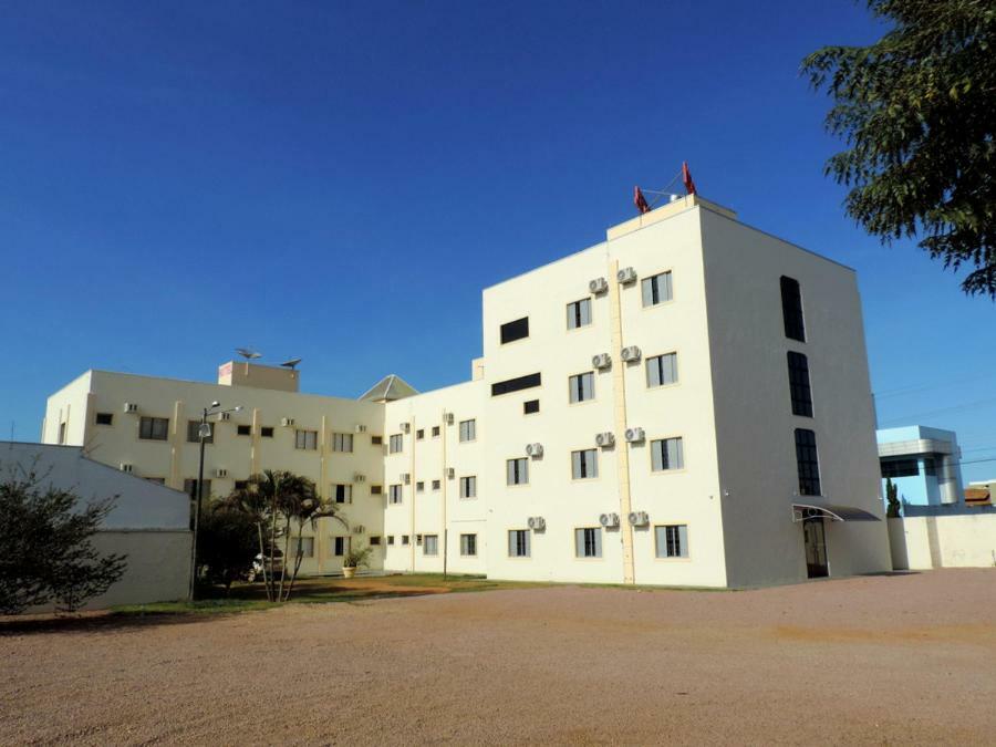 Hotel Pequeno Mundo 2 Campo Verde Buitenkant foto
